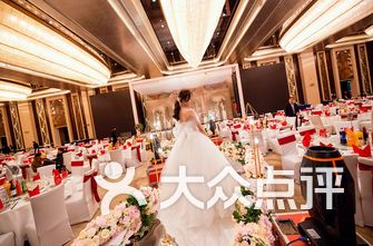 上海婚纱店排行榜_上海婚纱店内饰照片(2)