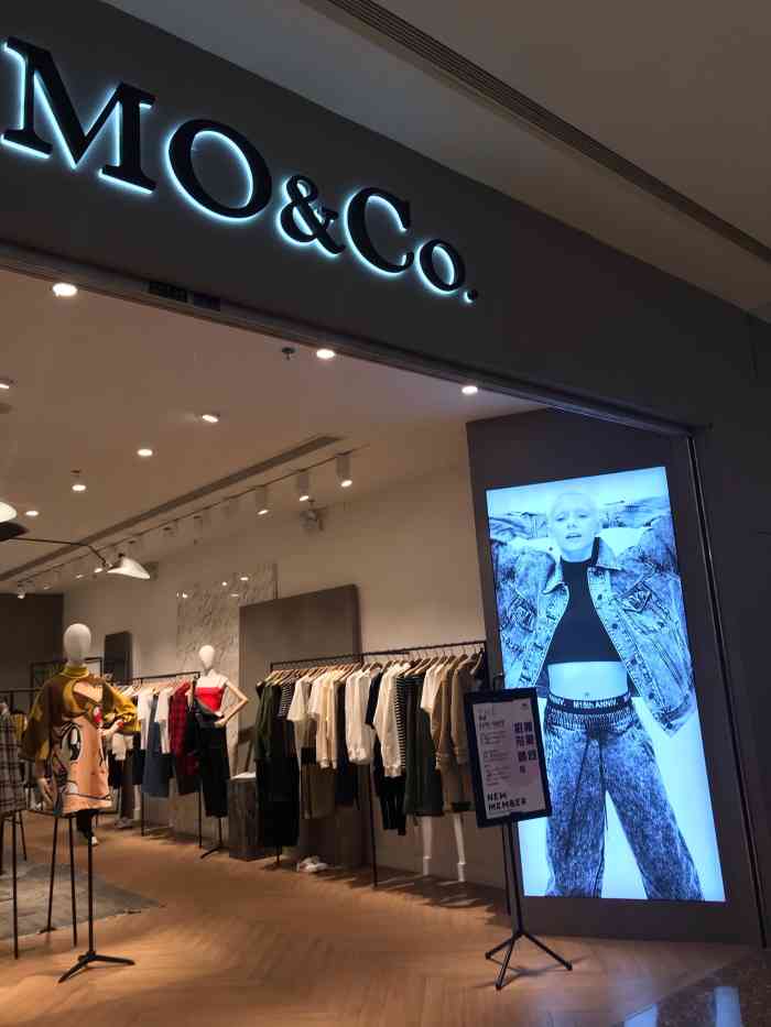 mo&co(南国花锦店)-"门店环境:杨幂代言的moco女装品牌,.