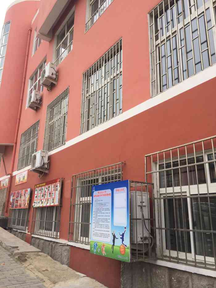 青岛北山小学-"在李沧文化公园西侧,这就是百年老校---.