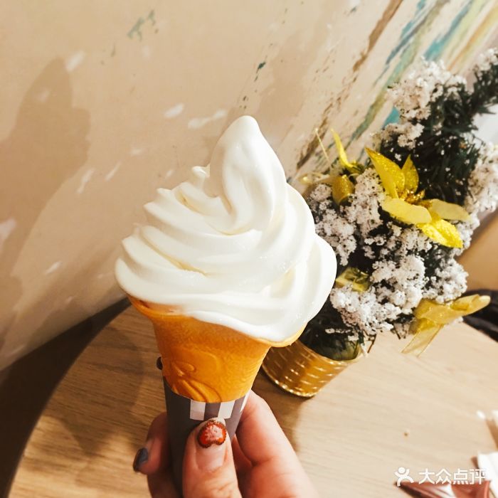 肯德基(恒隆店)原味冰淇淋花筒图片 - 第1张