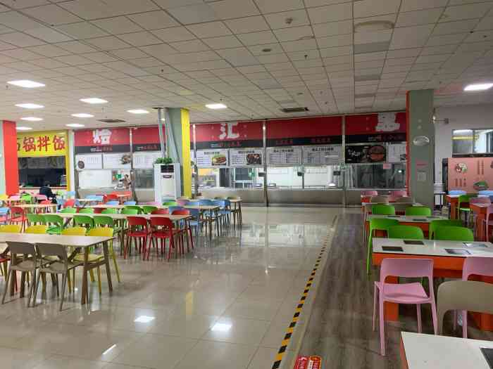 天津理工大学一食堂四楼中餐厅-"坐落在学校食堂里面.
