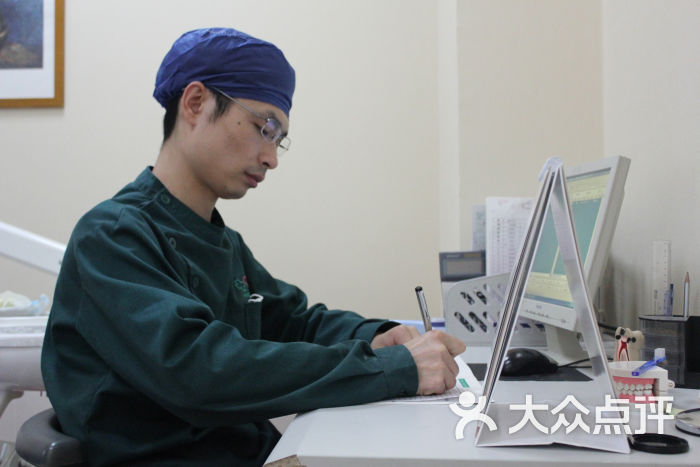 沐良诚口腔(光启城时尚购物中心店)杨林医生工作照4图片 - 第0张