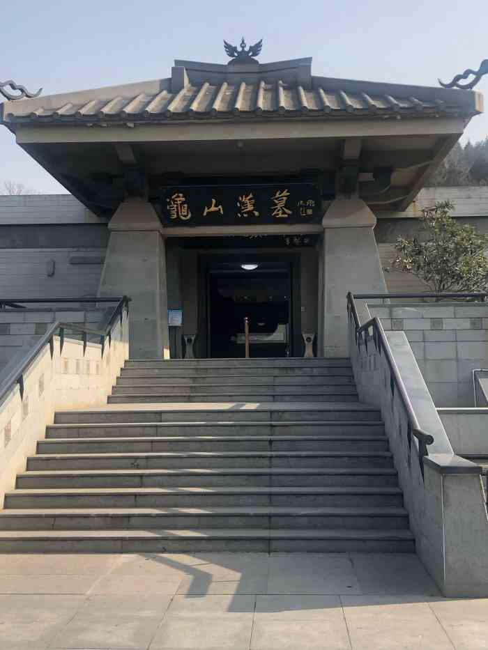 是淮南王刘濞的陵墓