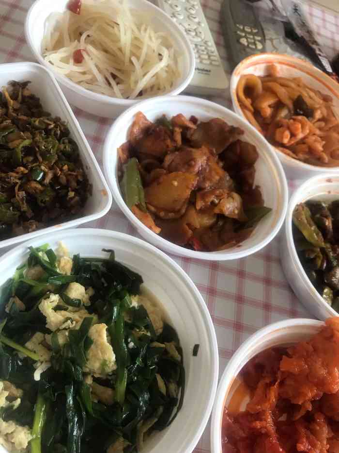 三十二道·小碗菜-"[色]土豆鸡块:我一直很奇怪人家是