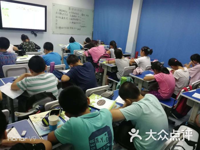 阳光喔作文:一家专业语文教育培训机构,在这.北