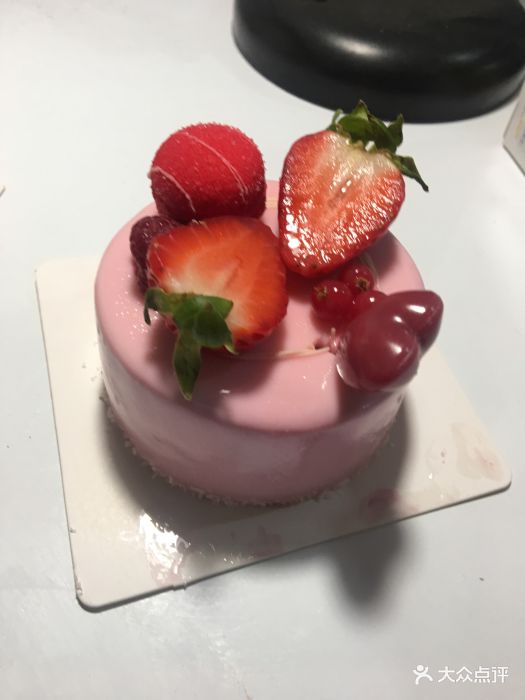 mini椰香覆盆子慕斯