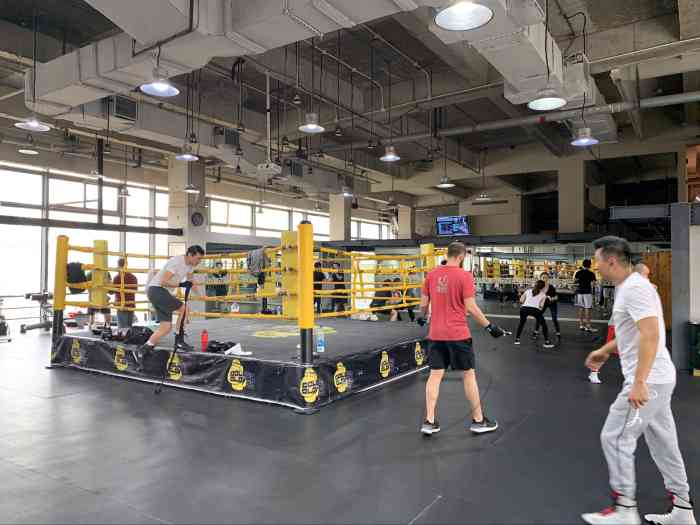 金手套拳击馆golden gloves boxing gym"终于和小伙伴约上来这儿体验