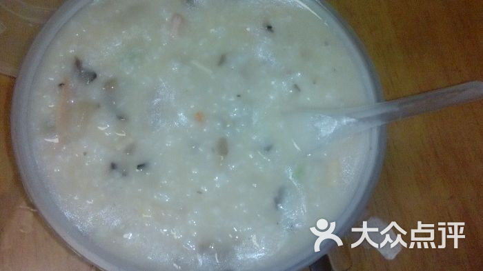 打包回的海鲜粥