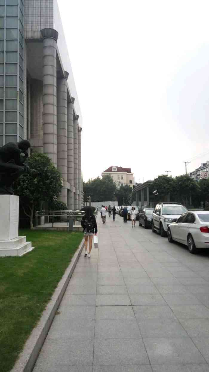 上海图书馆停车场