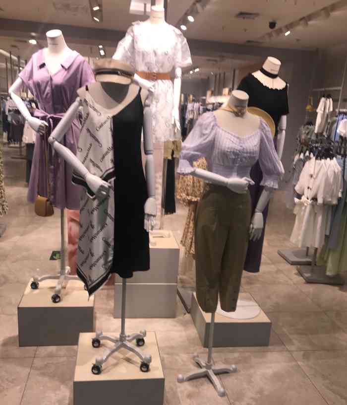 veromoda(银座和谐广场店)-"和谐二楼的女装店,在很多