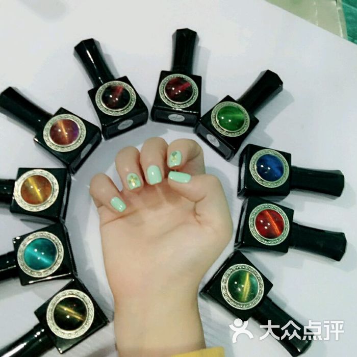 皇后.钟情汉良甲艺馆