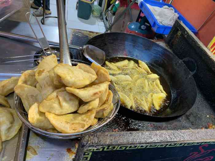 古镇米饺店(三河古镇店"古镇三河米饺店是古镇中著名连锁企业.是三.