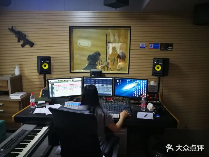 弹指影音录音棚录音图片