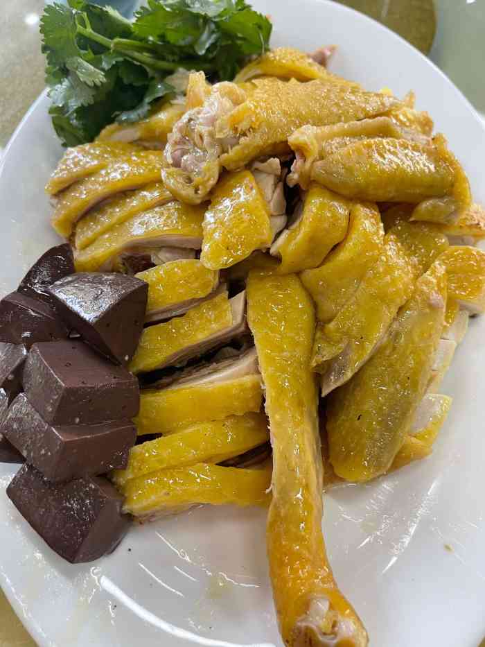 料碟不太惊艳,可能是吃过下沙和南头那家电白鸭粥的白切鸡白切鸭后