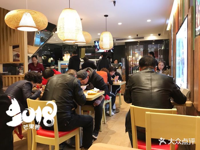 和朋友约在马栏广场,她喜欢吃这家店,所以.-潼在线收听天天美食大厨常图片