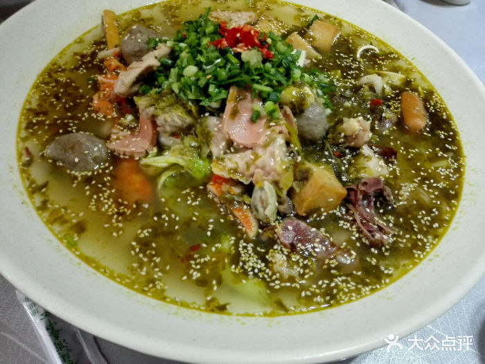 三顾冒菜酸汤图片