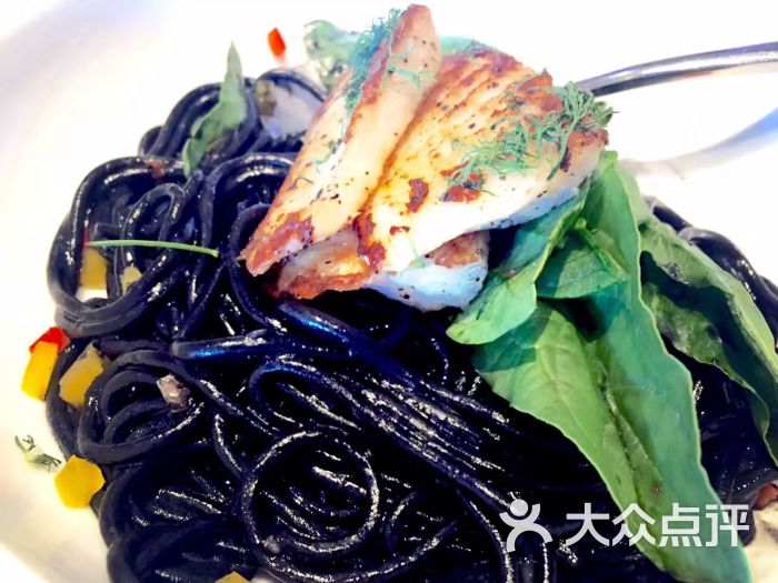 新元素餐厅(万柳店)-墨鱼汁意大利面配香煎龙利鲽鱼柳图片-北京美食-大众点评网