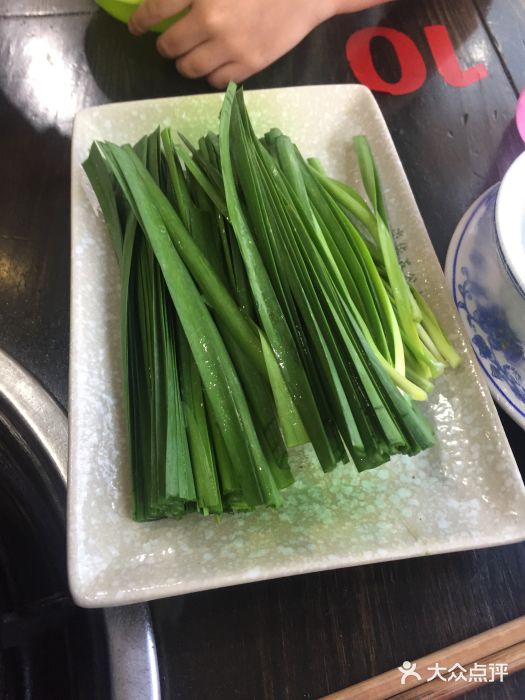 习水特色豆腐皮火锅店韭菜图片