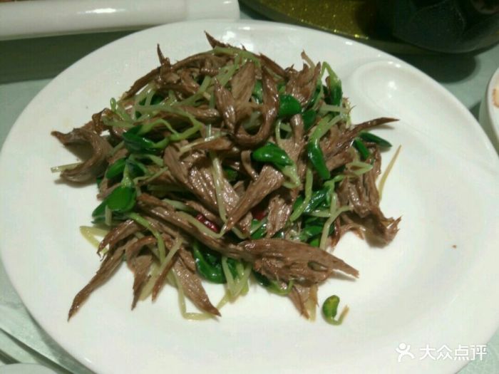 轩茉酒店宴会中心豆苗拌黑腐竹图片 - 第1张