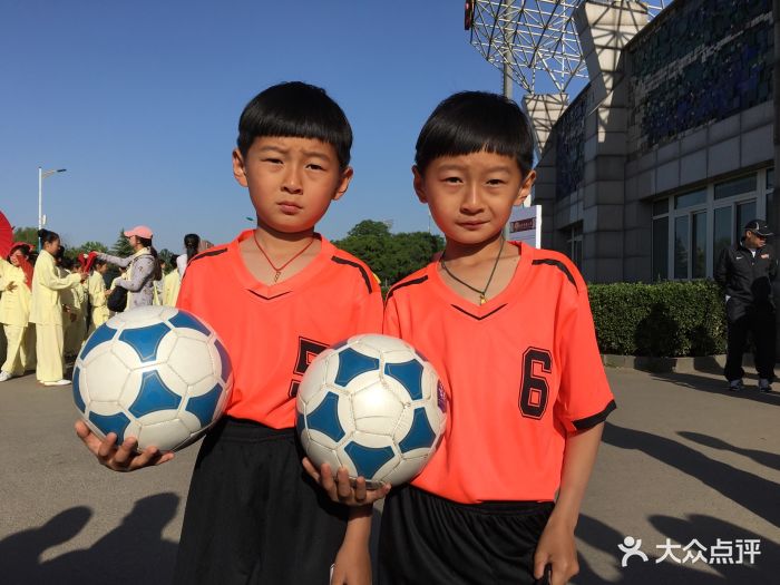 小牛训练营(青少年足球培训)