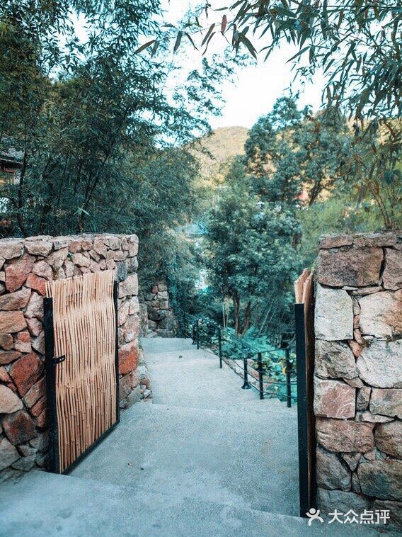 莫干山旅游攻略|小隐山居半露天温泉泡泡浴