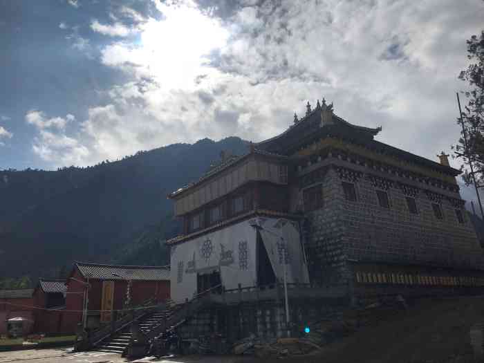 普化寺-" 普化寺,位于云南省怒江州贡山县丙中洛乡.