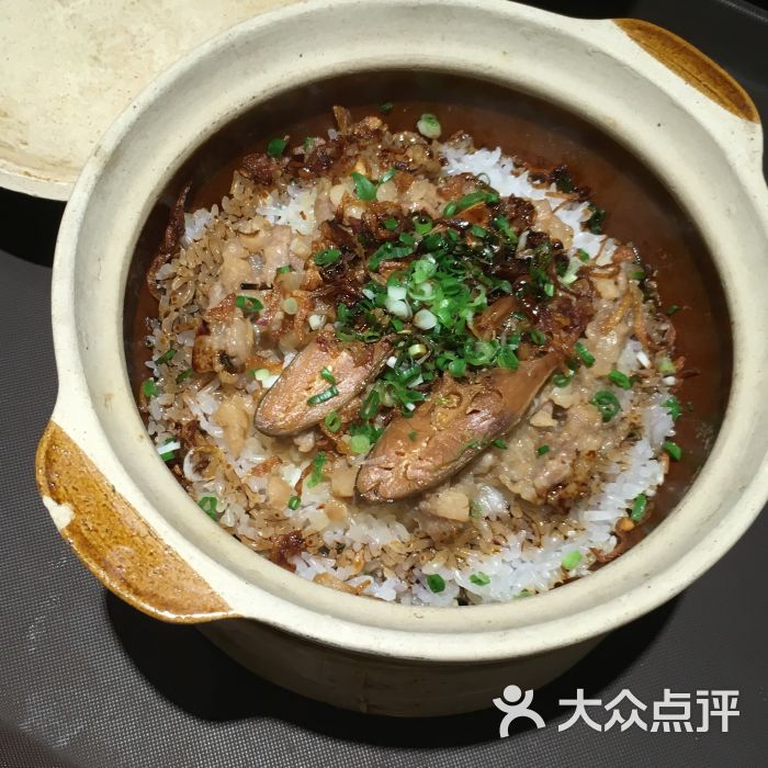 咸鱼肉饼煲仔饭