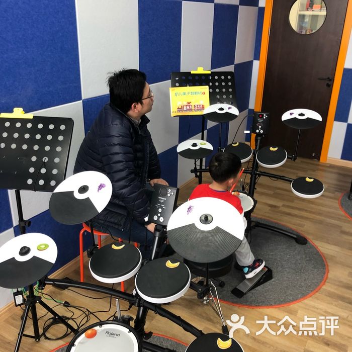 罗兰数字音乐学校 架子鼓电钢琴图片-北京乐器演奏