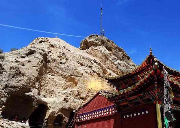 文殊寺石窟群旅游景区-"文殊寺位于嘉峪关市郊区,途径