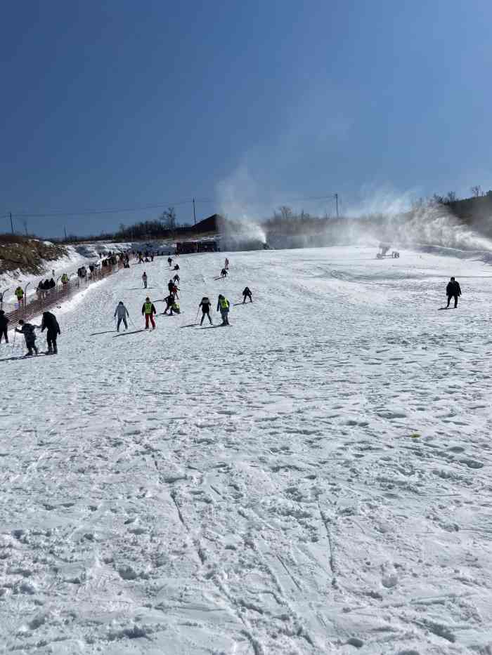 齐乐梦华梓橦山滑雪场-"人是爆满啊,可能都是充朋友圈