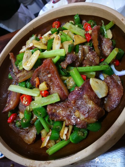 湖南人家湘菜馆(南京路店)干锅带皮黄牛肉图片