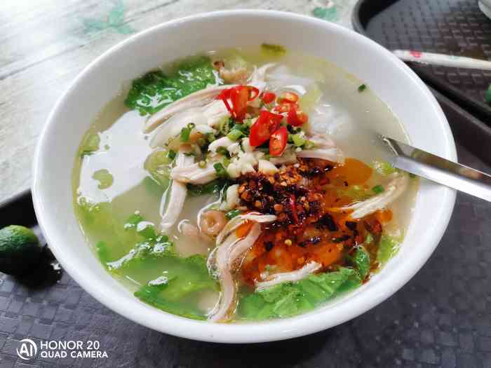 越南鸡肉粉(秀灵店)-"秀灵路上近段时间开了两家越南鸡肉粉,店名.