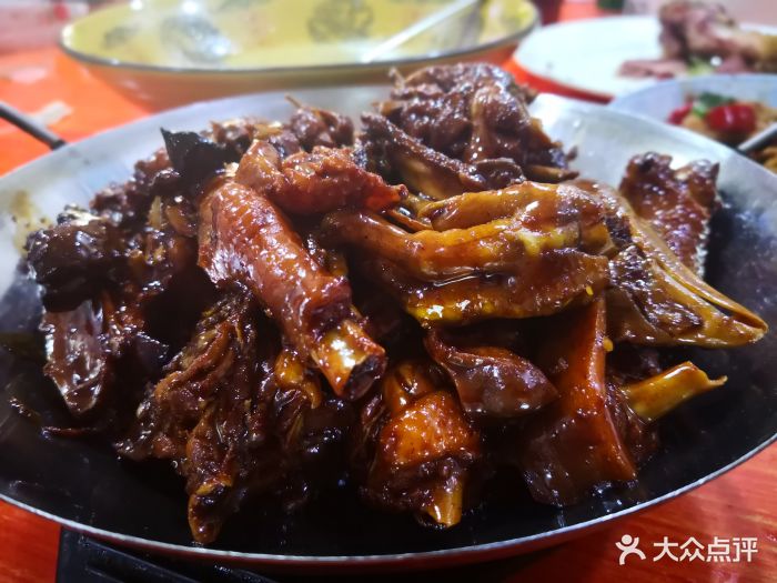 农家烧土鸡