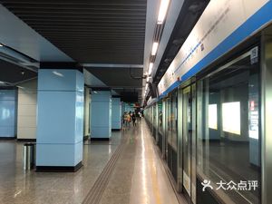 百家湖地铁站随感