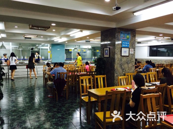上海图书馆读者餐厅