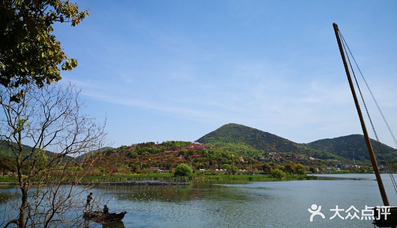 我们依次去了新四军纪念馆～石壁永慧禅寺～太湖水产市场