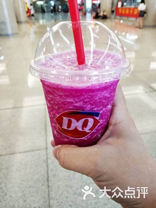 dq冰淇淋(天津东站北广场店)火龙果草莓鲜果露图片 - 第1张