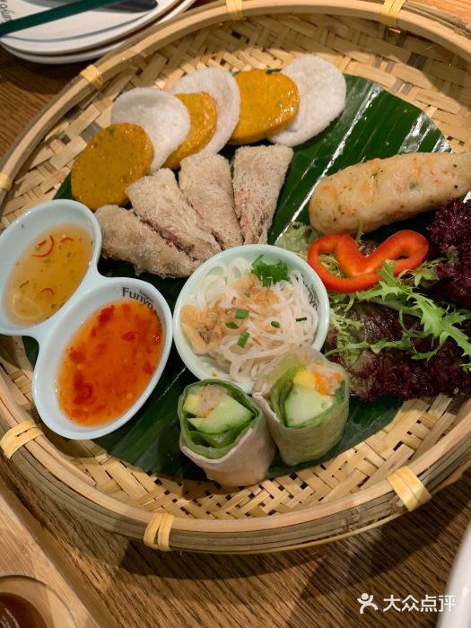 粉越·西贡越南餐厅(龙湖店)越南小吃拼盘图片