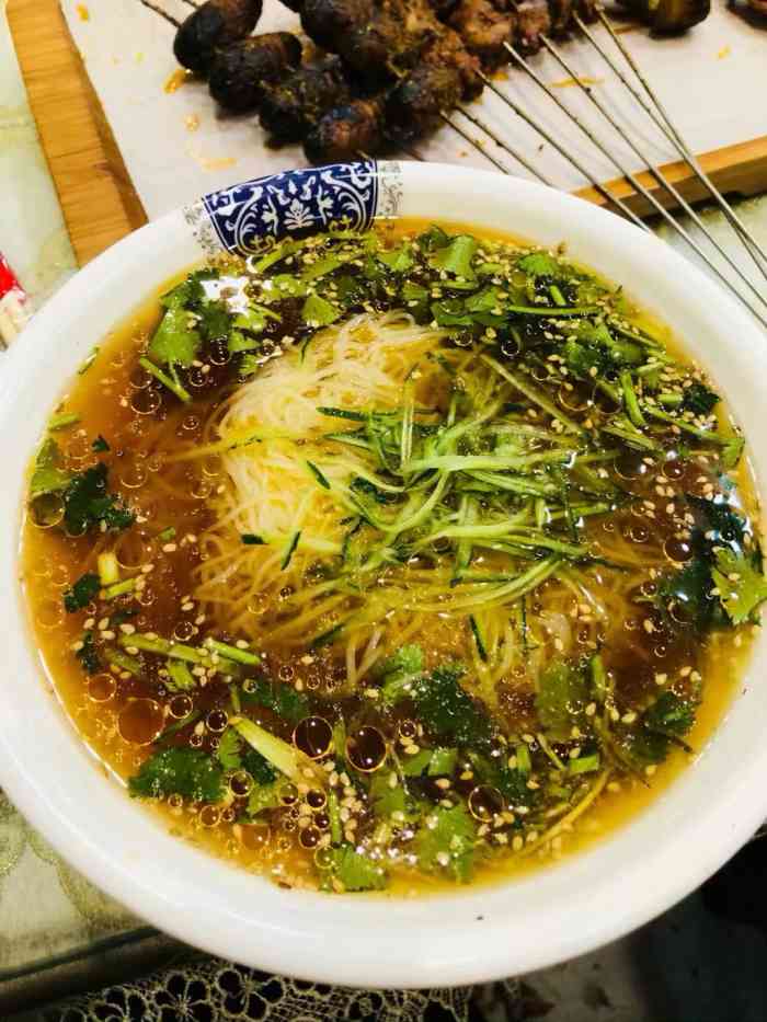 老八烧烤店"今天吉林也变颜色了,14例.九台肉串,这-大众点评移动版