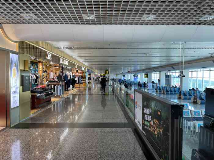 乌鲁木齐地窝堡国际机场-t2航站楼-"这边的确要比重庆内陆地区管理的