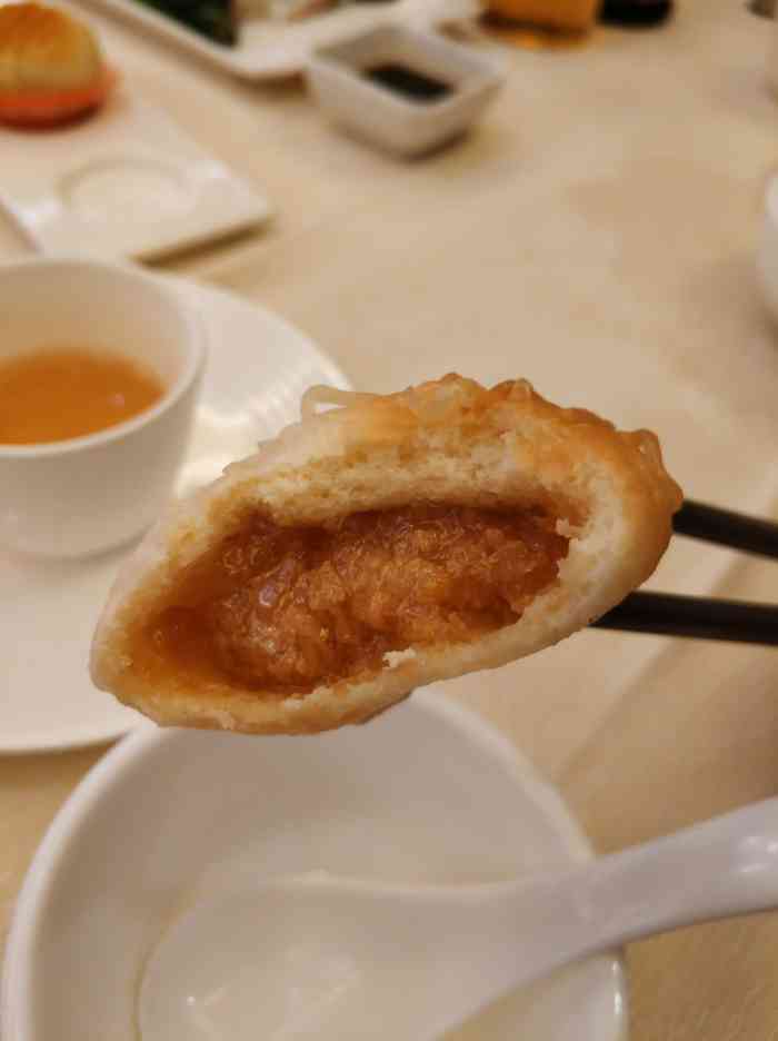 天悦酒店中餐厅"二楼喝早茶好,三楼开的话很慢,二楼穿黑色.