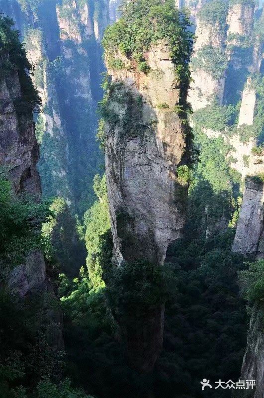 张家界景区景点众多:分为张家界国家森林公园,天门山景