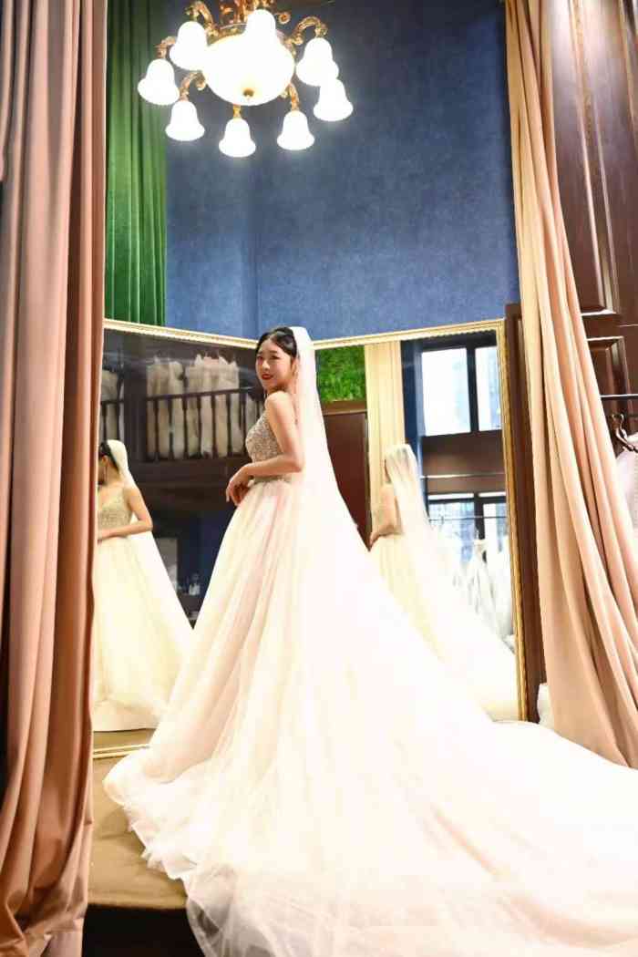 羽婚纱礼服私享馆-"之前一直没看过我老婆穿婚纱的.