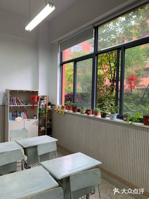 无锡市育英锦园实验小学教室图片