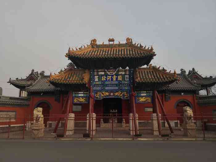 安国药王庙"在安国市内药王庙大街上,距离安国车站约2.