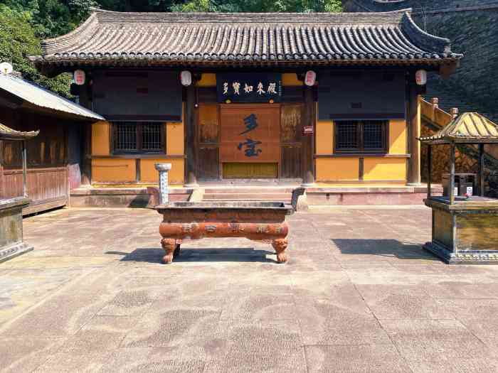 龙兴寺-"临海龙兴寺始建于唐朝,是当年台州府官府所.