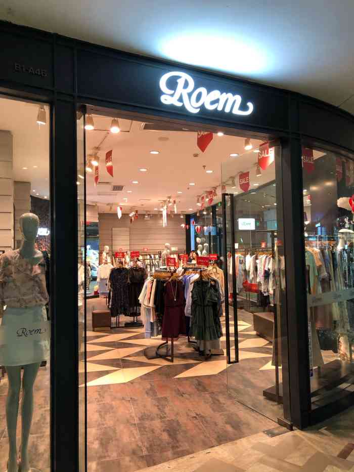 roem(砂之船奥莱店)-"店铺面积不大,衣服款式比较多,.