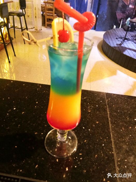 这杯鸡尾酒喝了还要喝第二杯