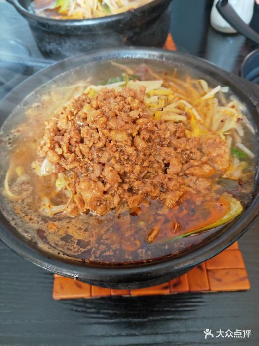 大理寺砂锅米线肉酱米线锅图片
