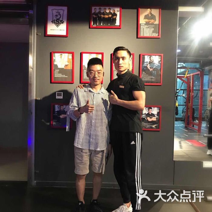 肌肉兄弟身体管理健身工作室